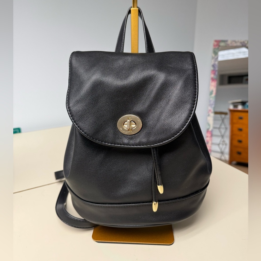 Vintage Coach ✨Look alike✨ Black Leather Backpack with Gold Hardware
